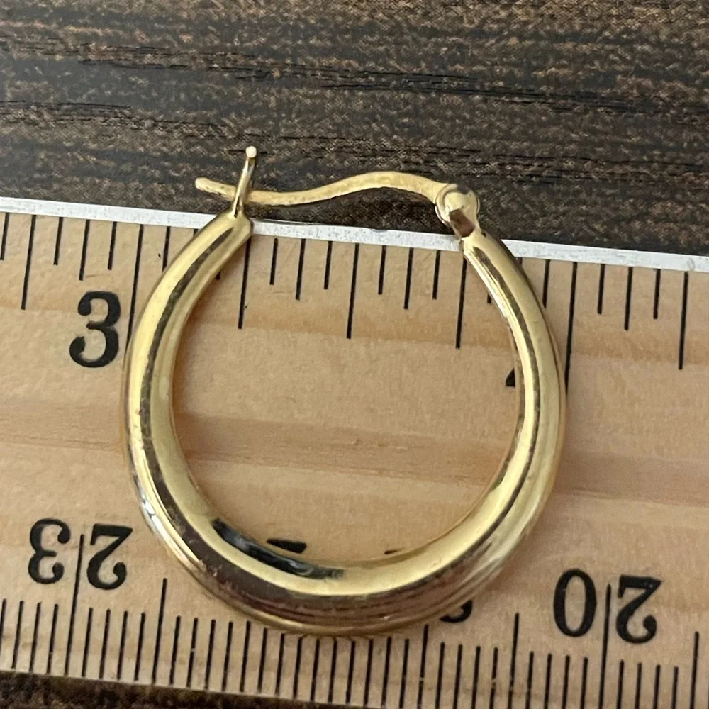 1” yellow gold stylish hoop earrings - Picture 5 of 6